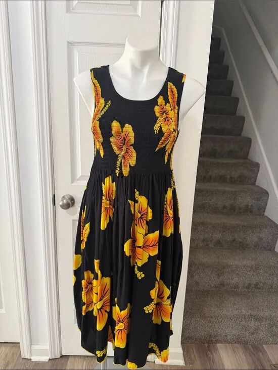 No Label Dresses & Skirts - Sleeveless Black Midi Dress with Yellow Floral Print Size S